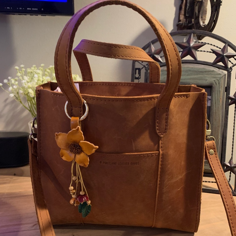 Portland Leather goods zip top Lola tote/ crossbody in Dakota